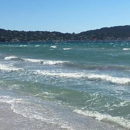 Апартаменты Studio Bord De Mer Plage De L'almanarre