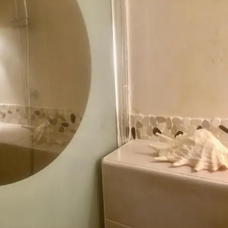 Апартаменты Studio Bord De Mer Plage De L'almanarre Йер