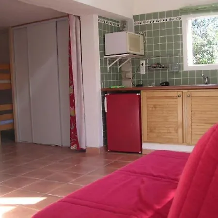 Studio Bord De Mer Plage De L'almanarre Йер