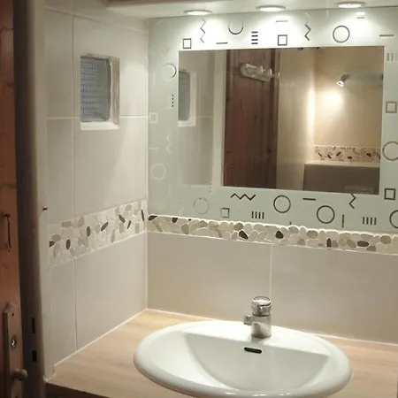 Studio Bord De Mer Plage De L'almanarre Йер